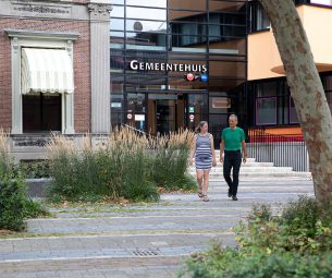 Wat is de staat van politieke betrokkenheid van inwoners in Fryslân?