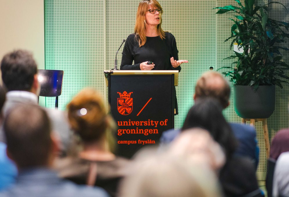 Onderzoeker Mandy Bosma presenteert nieuwe onderzoeksresultaten